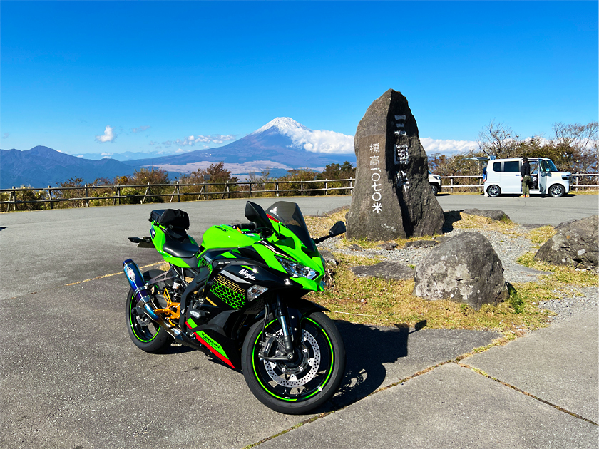 箱根三国峠からの富士山とzx-25r